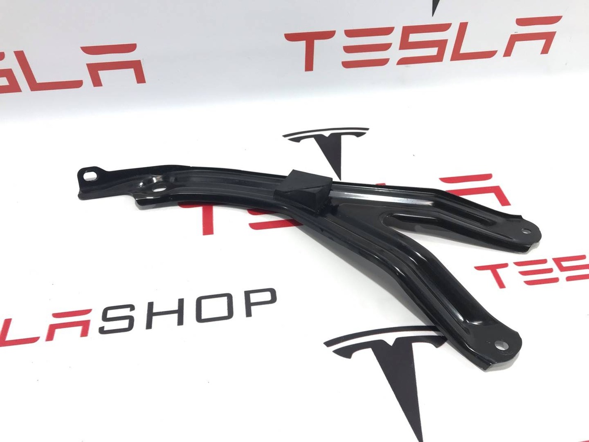Распорка стоек к Tesla Model S 2021
