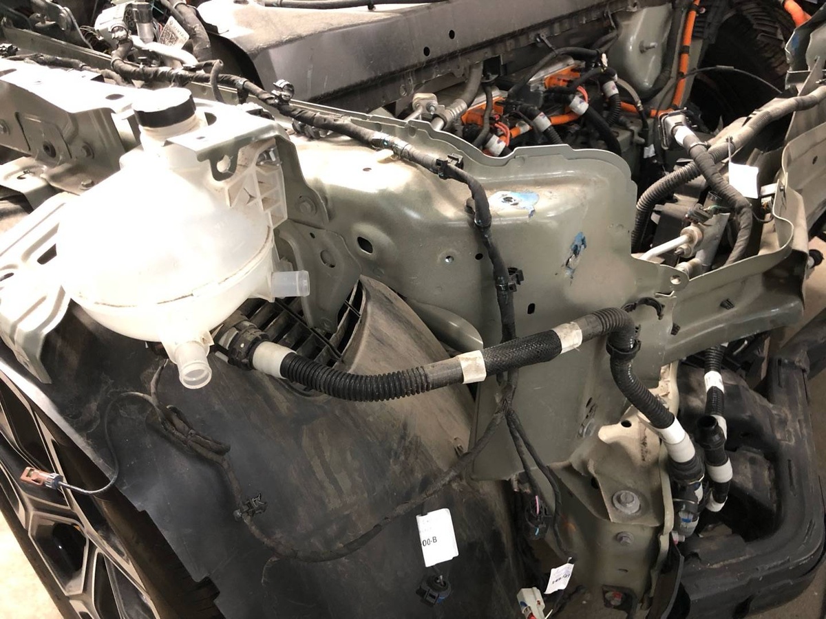 Патрубок к Rivian R1T 2022