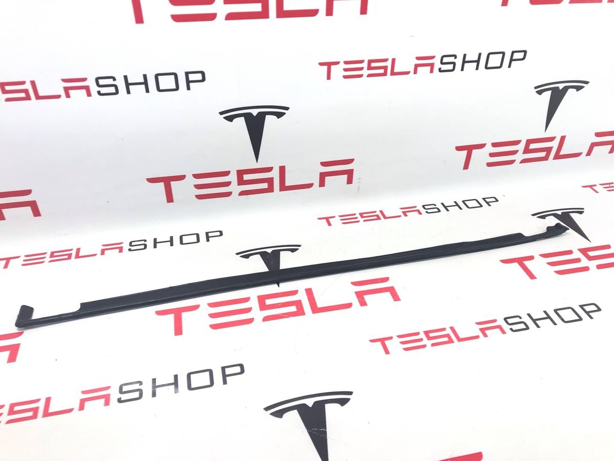 Уплотнитель двери сдвижной к Tesla Model X 2017