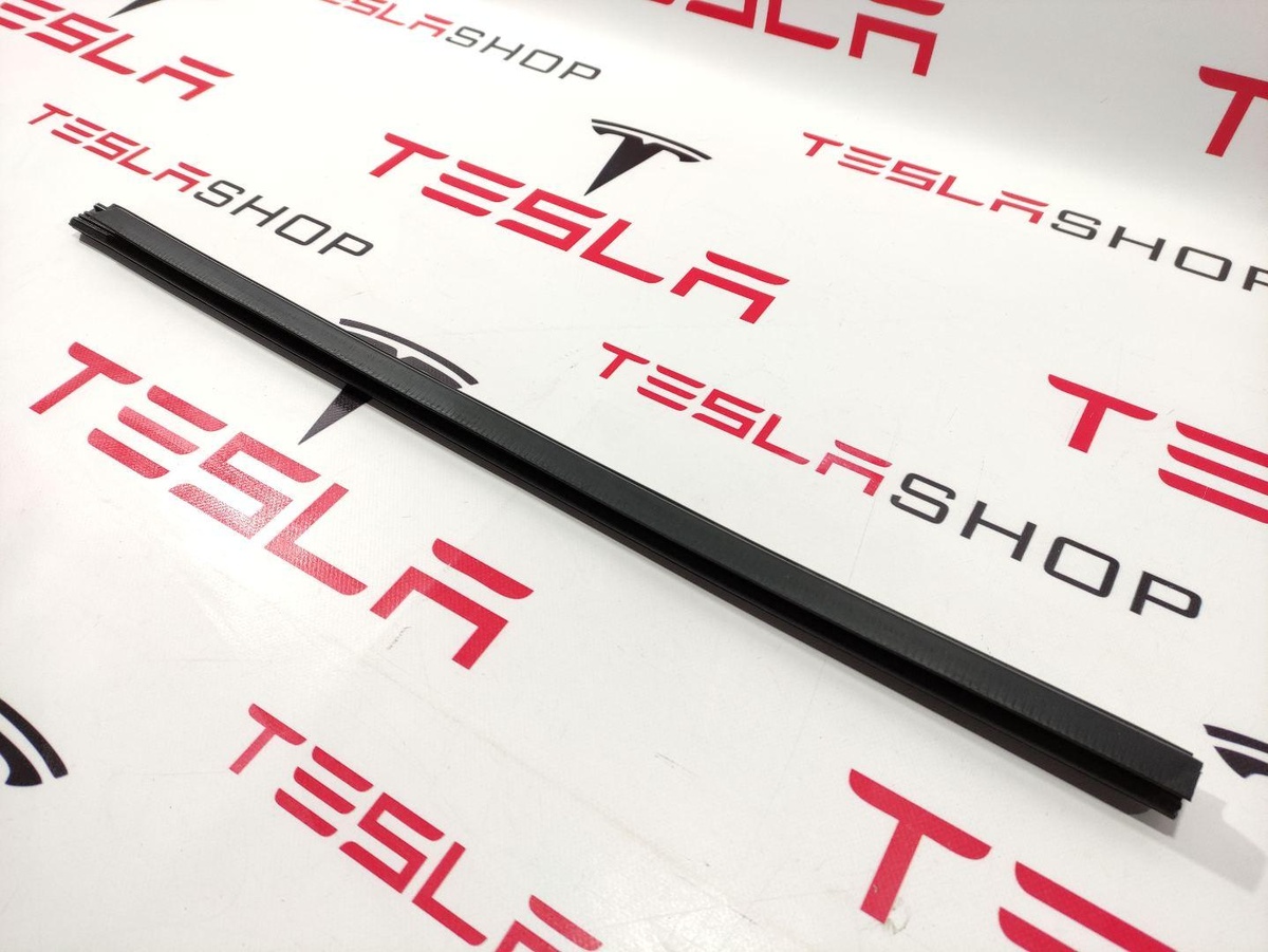 Уплотнитель к Tesla Model S 2016