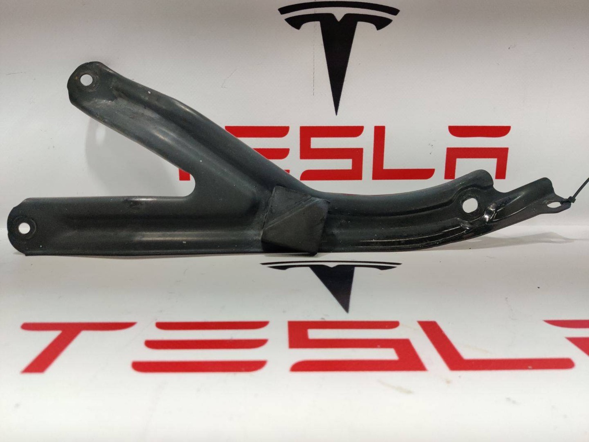 Распорка стоек к Tesla Model S 2021