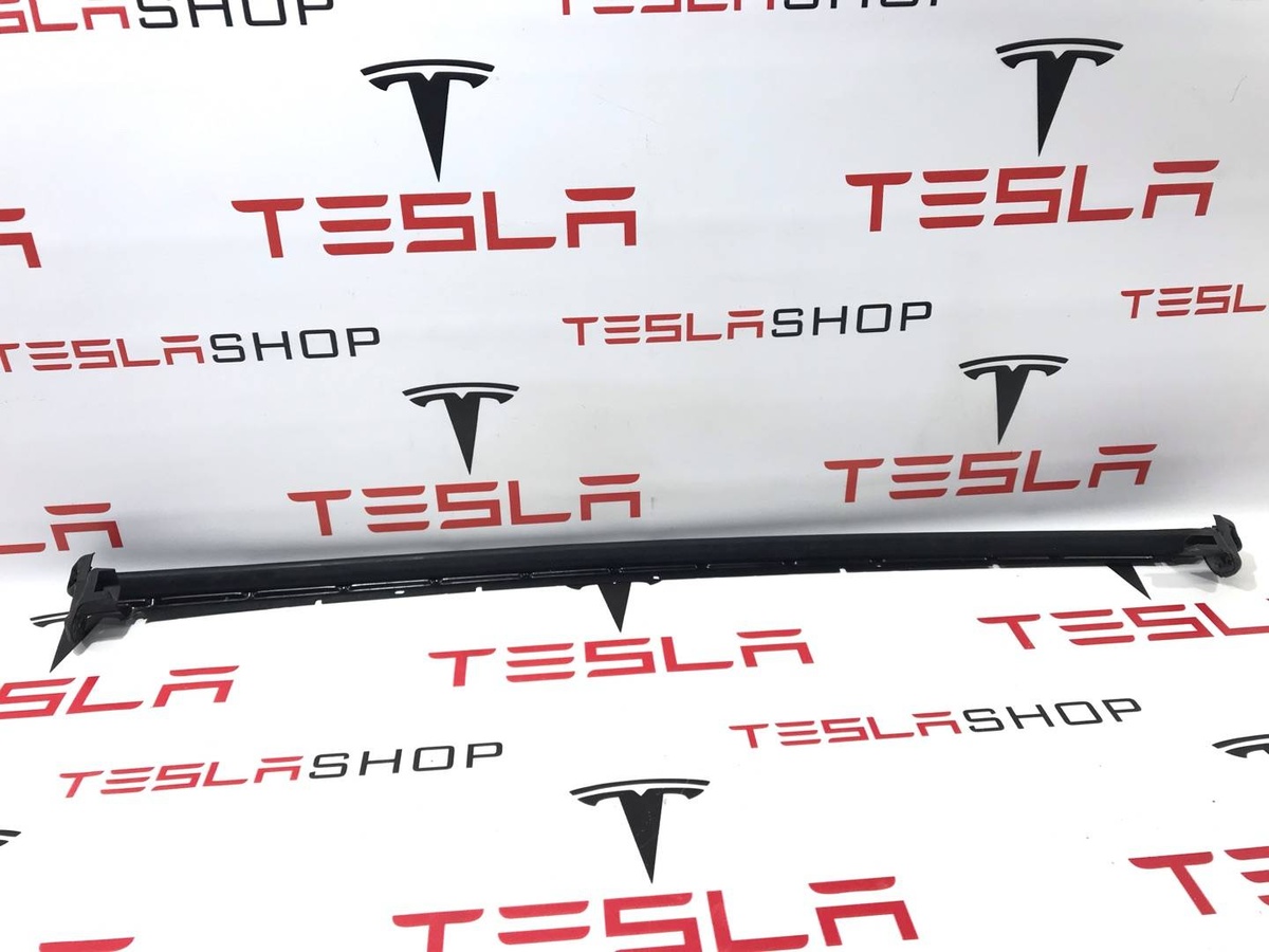 Уплотнитель к Tesla Model X 2017