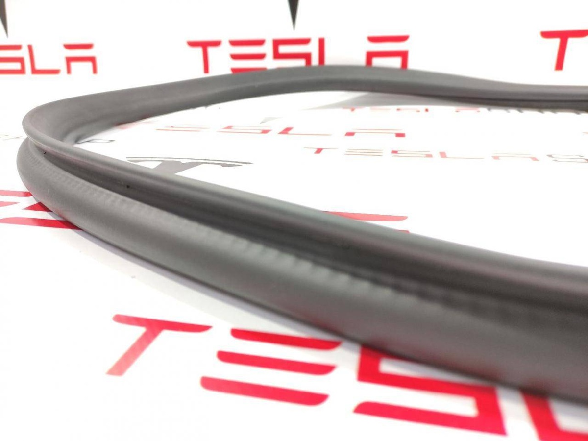 Уплотнитель багажника к Tesla Model S 2015