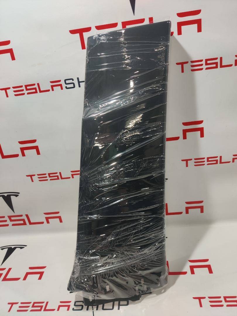 Обшивка стойки к Tesla Model X 2019