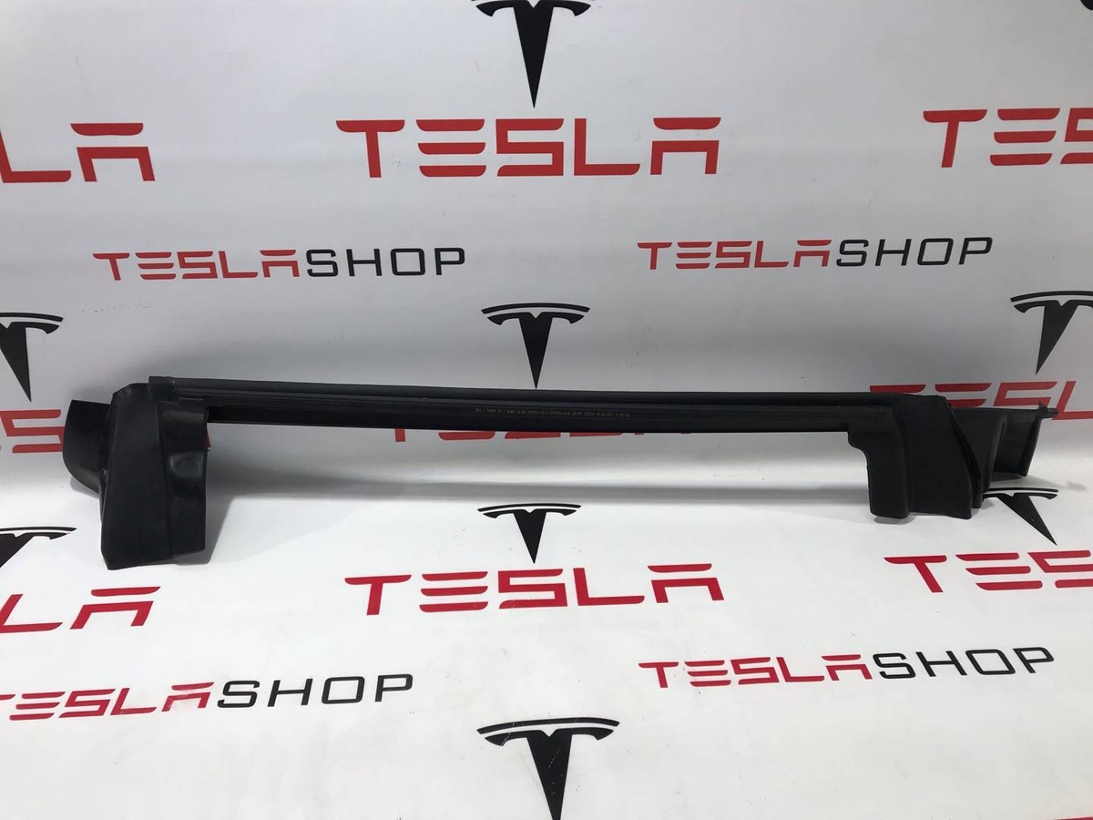Уплотнитель к Tesla Model 3 2020