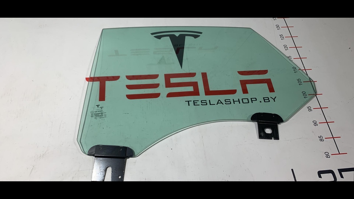Стекло двери задней левой к Tesla Model S 2012