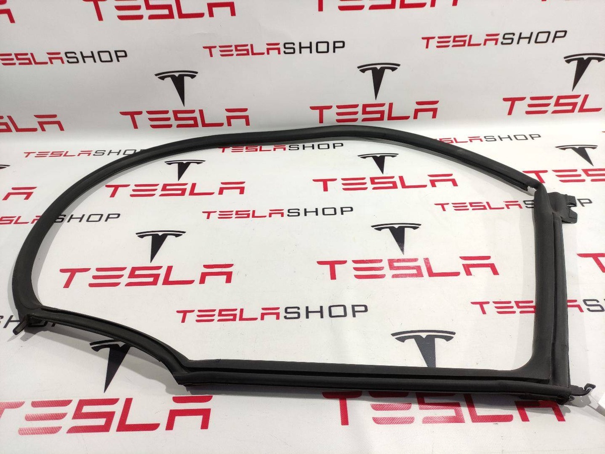 Уплотнитель к Tesla Model S 2018