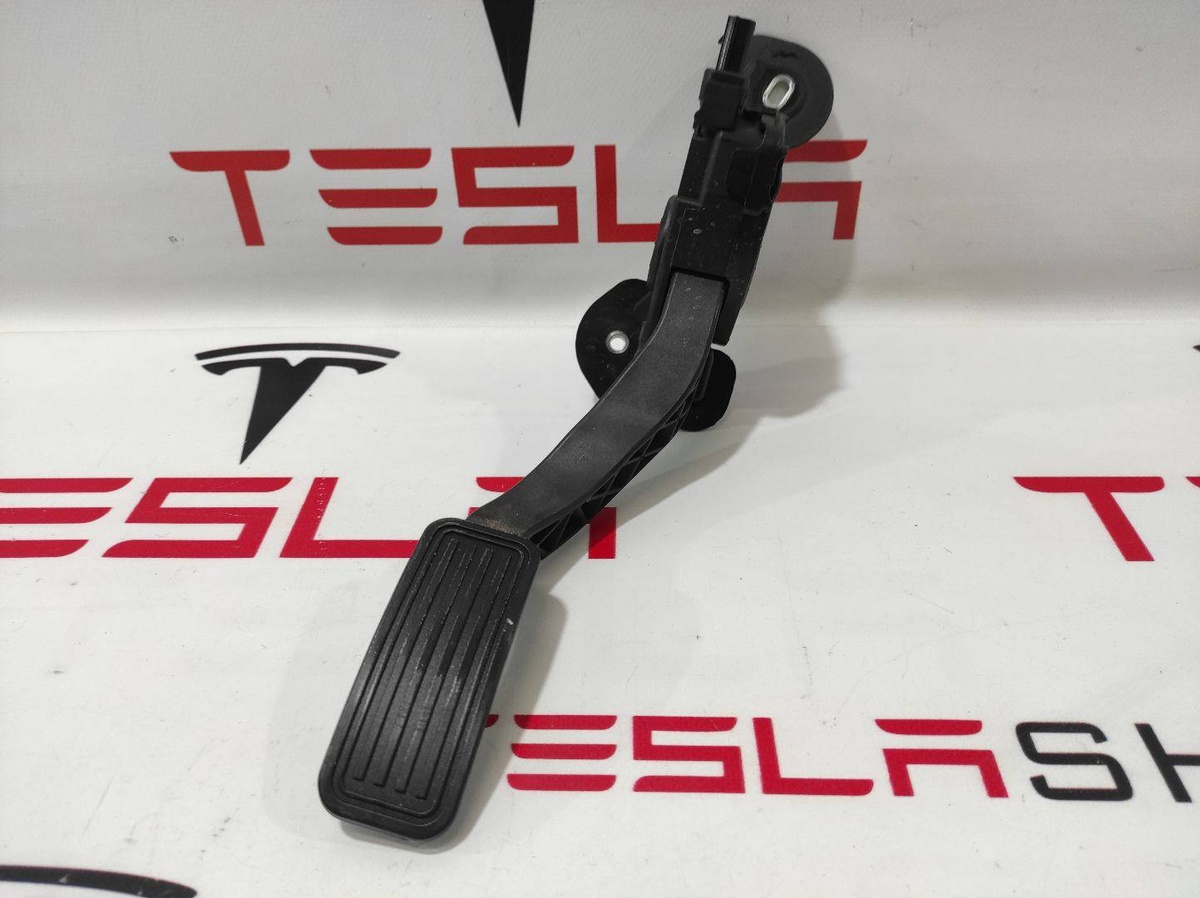 Педаль газа к Tesla Model S 2013