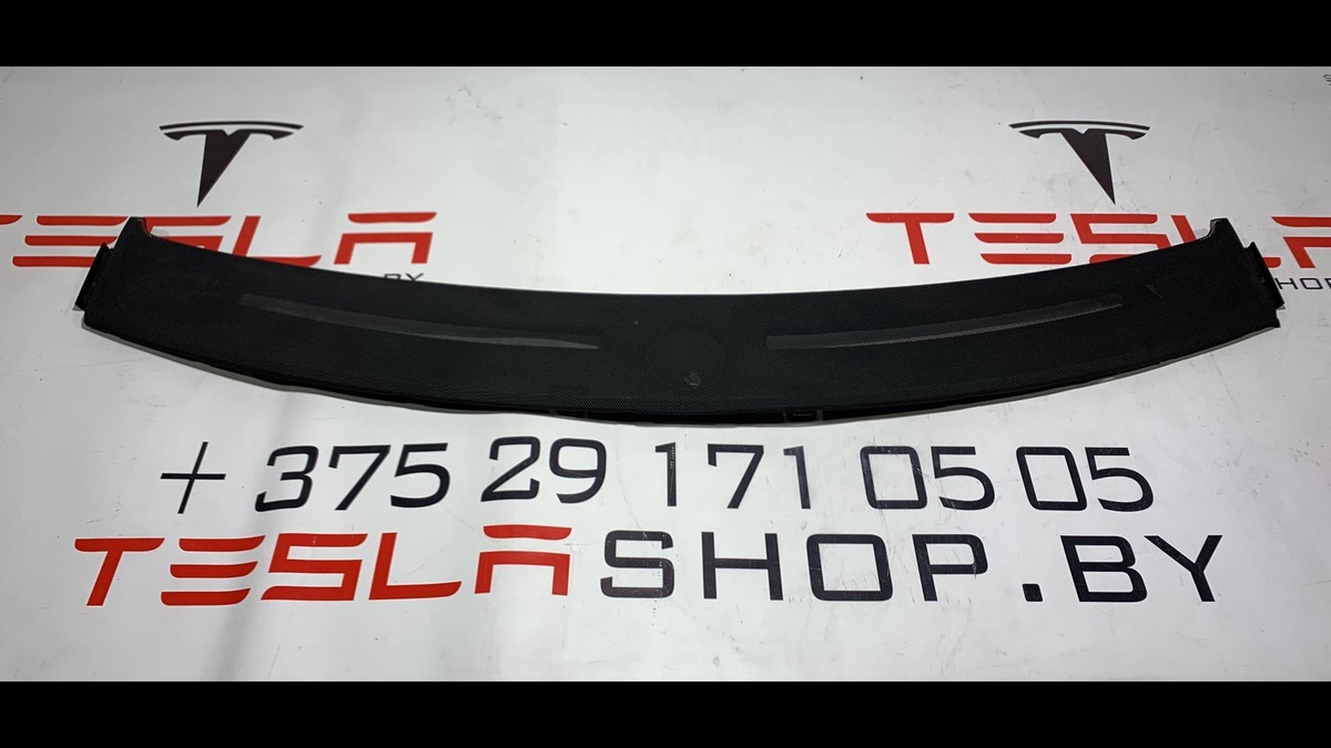 Накладка декоративная на торпедо к Tesla Model S 2014