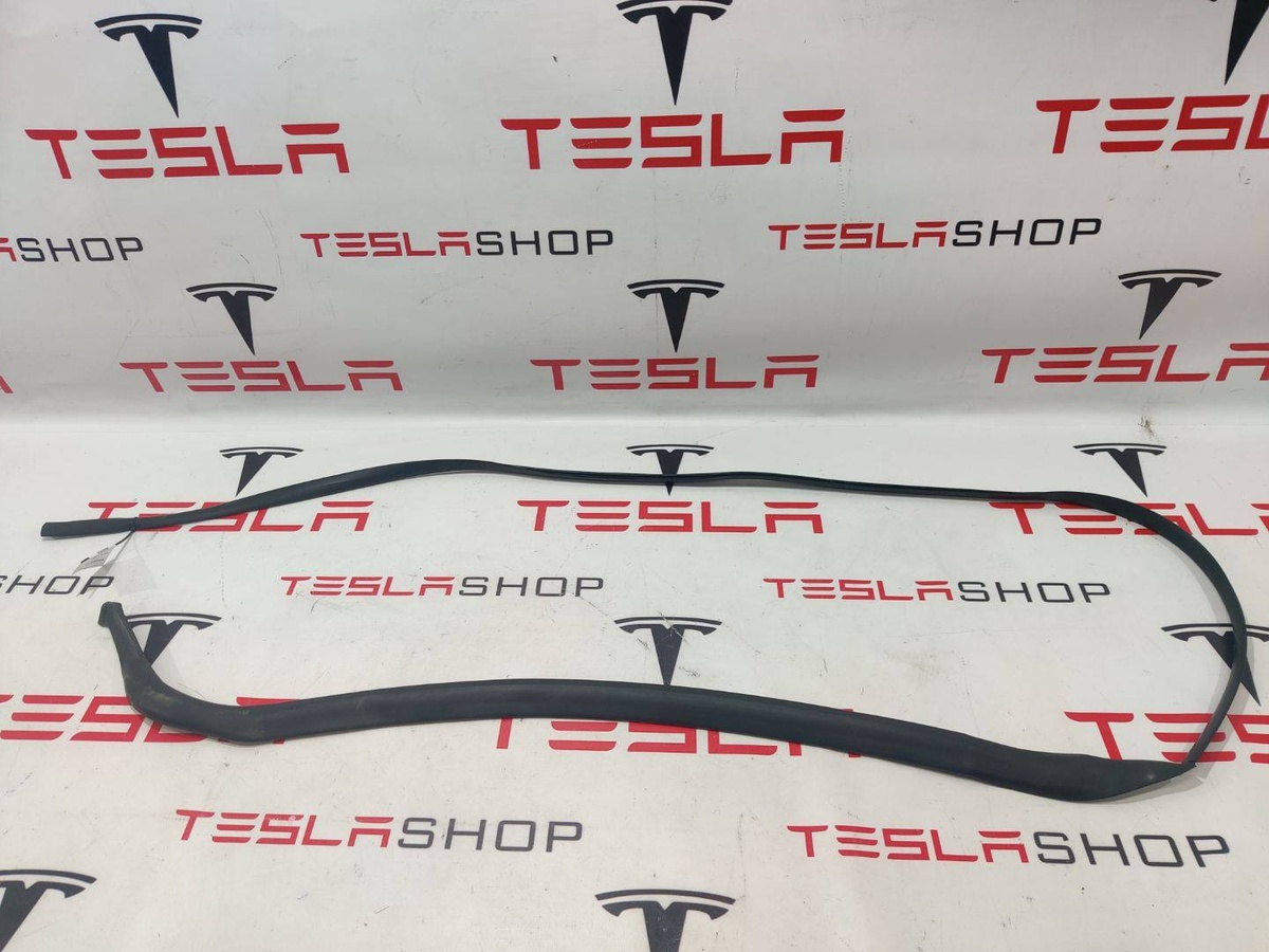 Уплотнитель к Tesla Model S 2014