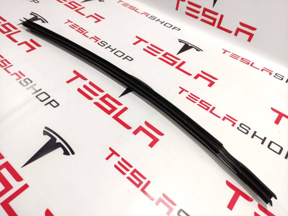 Уплотнитель к Tesla Model X 2017