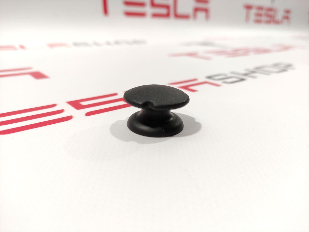 Клипса к Tesla Model S 2014
