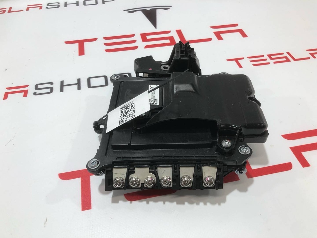 Блок предохранителей к Tesla Model X 2019