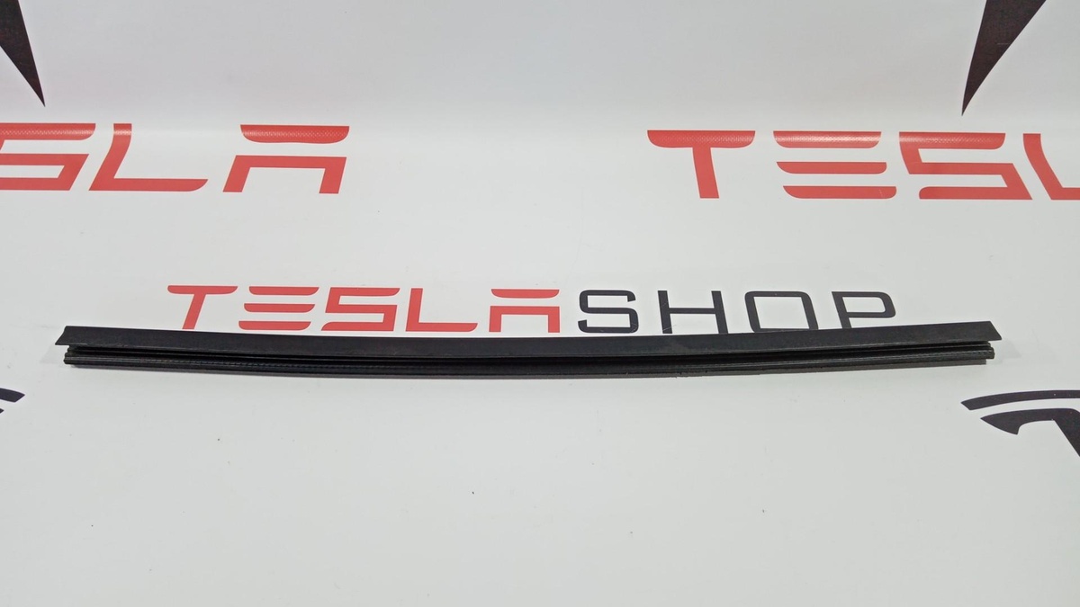 Уплотнитель к Tesla Model S 2014