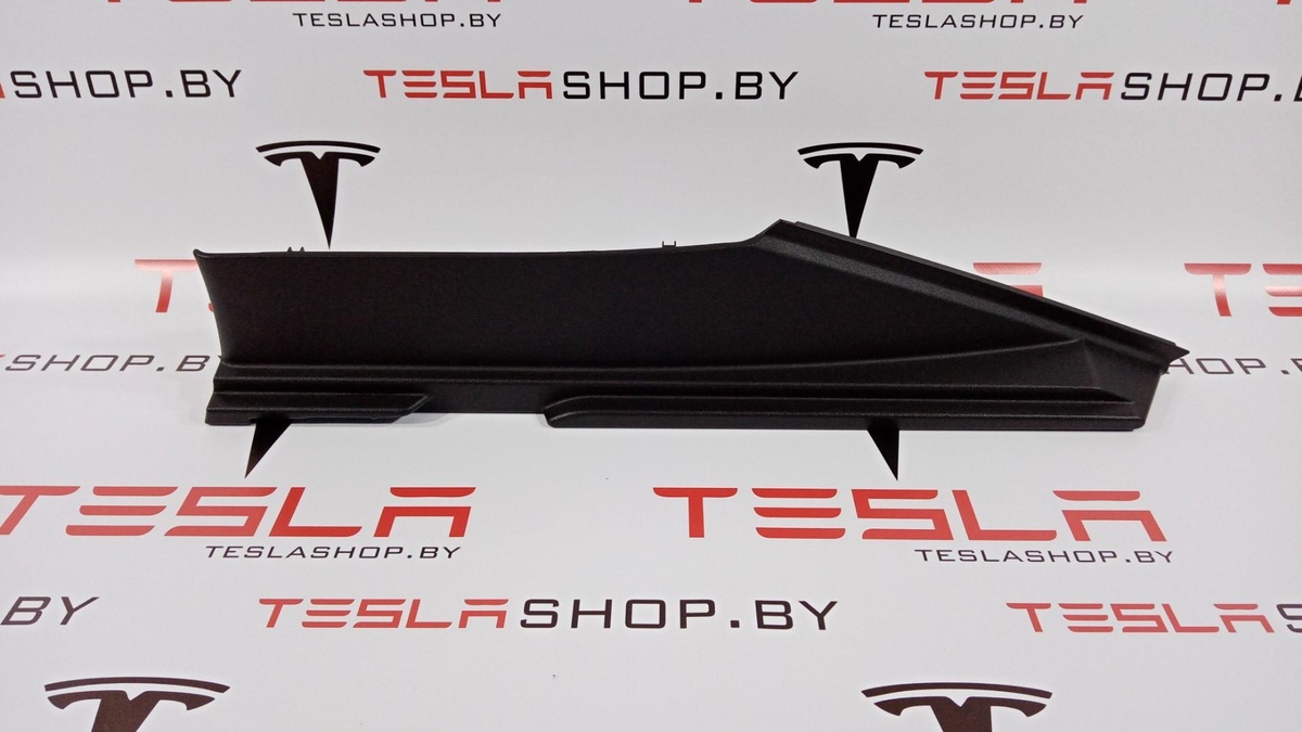 Молдинг крышки багажника к Tesla Model S 2015