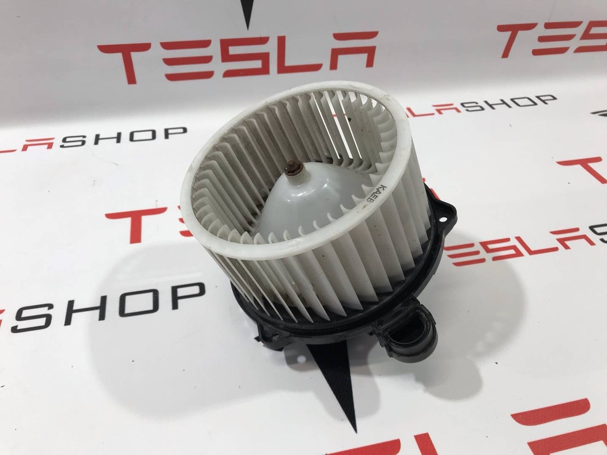 Моторчик печки к Tesla Model S 2015
