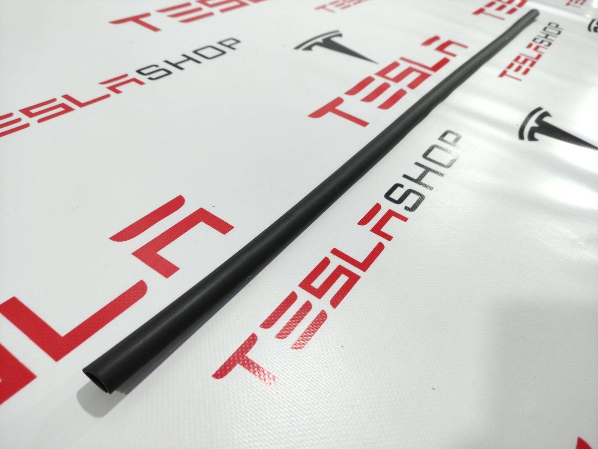 Уплотнитель к Tesla Model X 2016