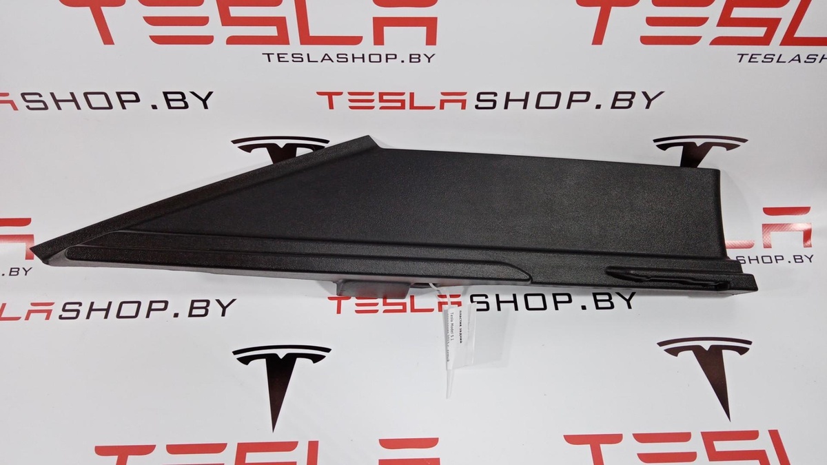 Молдинг крышки багажника к Tesla Model S 2015