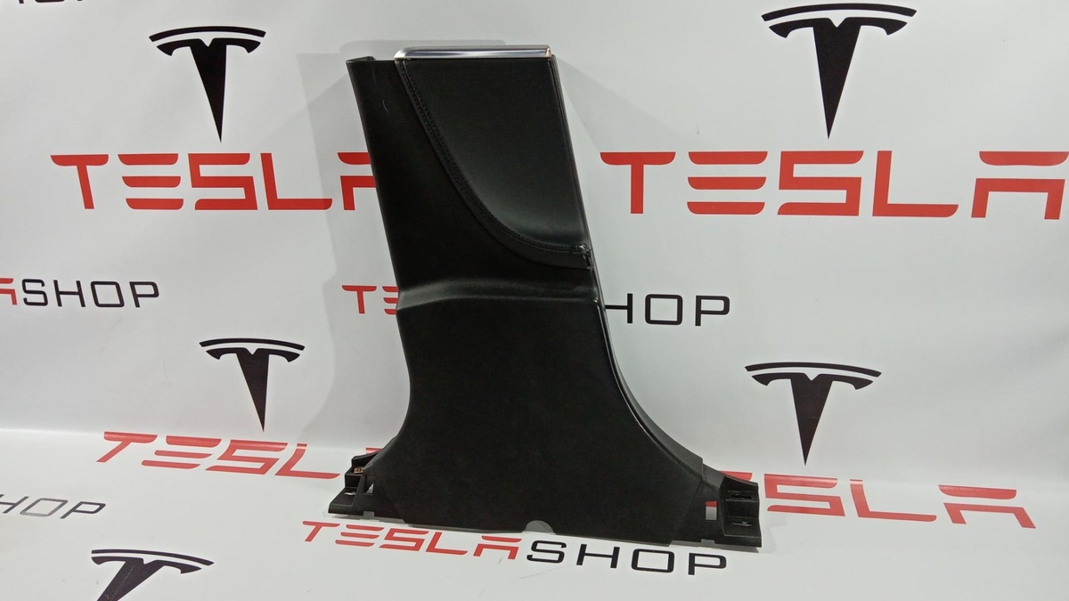 Обшивка стойки к Tesla Model S 2014