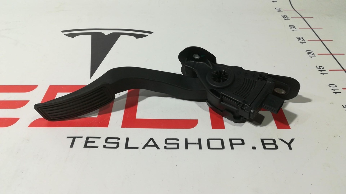 Педаль газа к Tesla Model S 2014