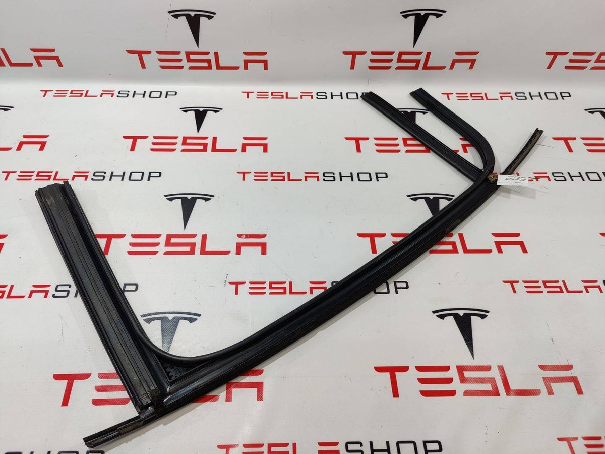 Уплотнитель двери сдвижной к Tesla Model X 2019