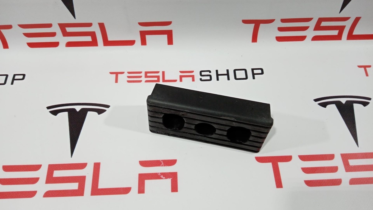 Опора под домкрат (поддомкратная подушка) к Tesla Model S 2015