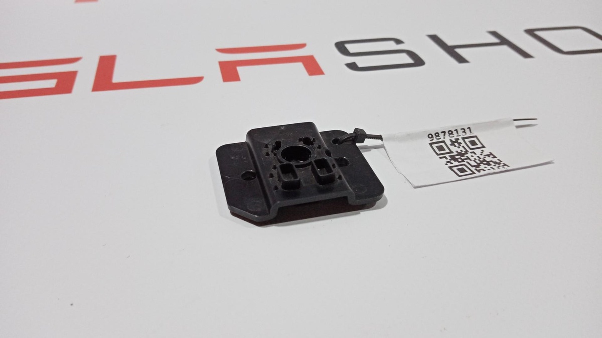 Кронштейн к Tesla Model 3 2019