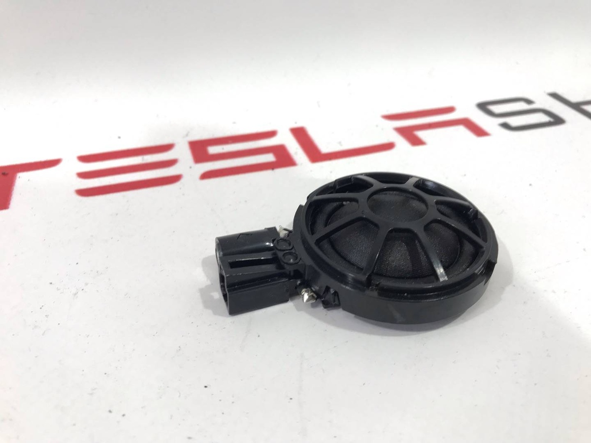 Динамик к Tesla Model S 2017