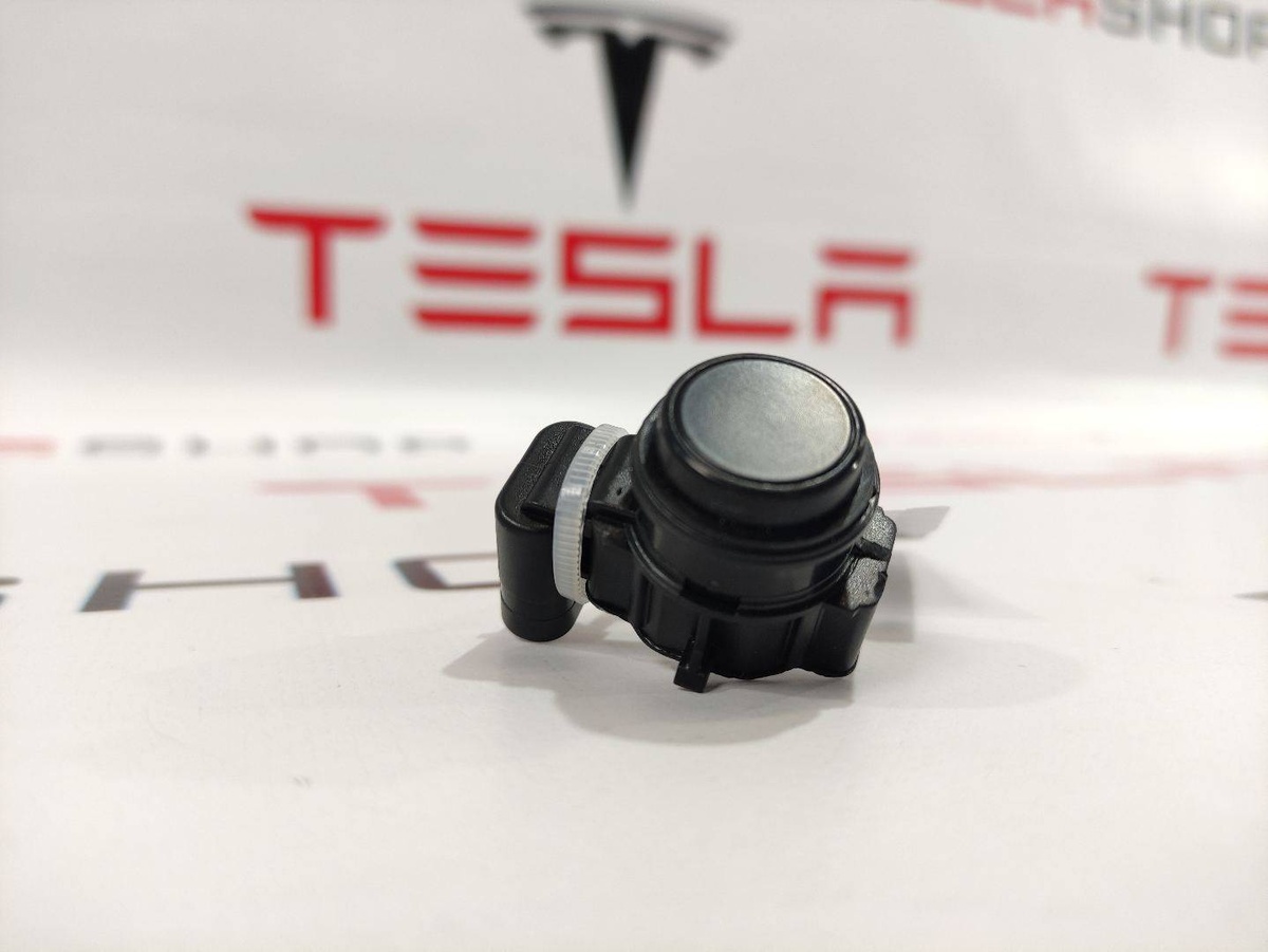 Датчик парктроника к Tesla Model S 2018