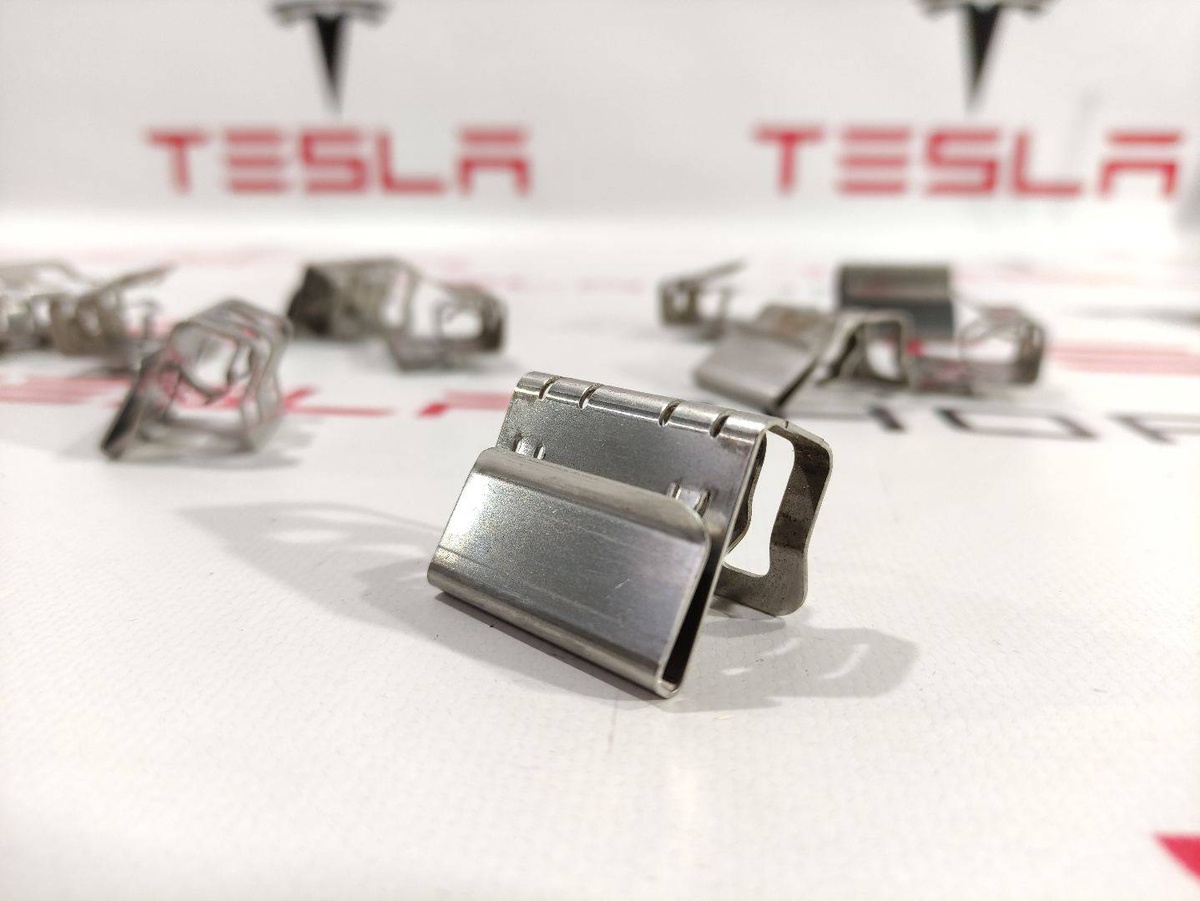 Клипса к Tesla Model S 2015
