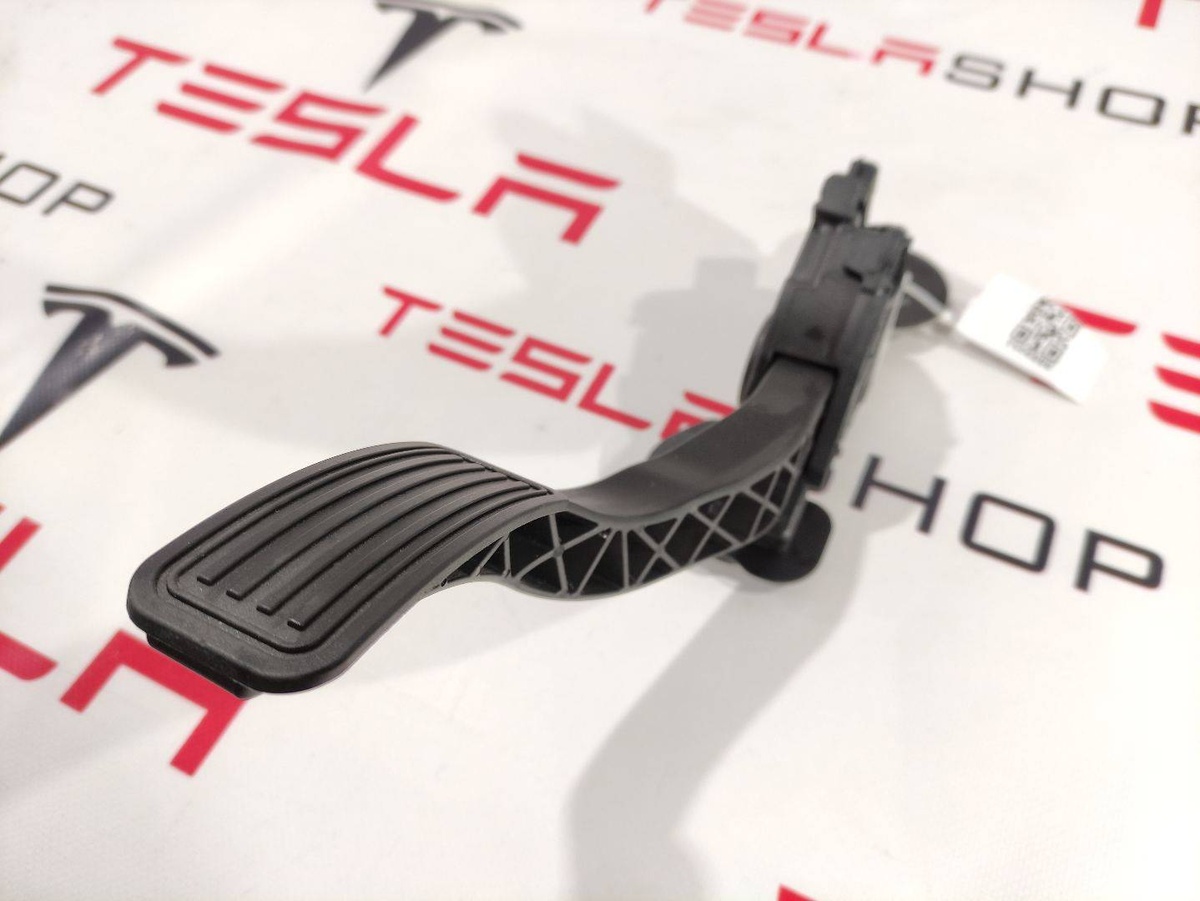 Педаль газа к Tesla Model S 2018