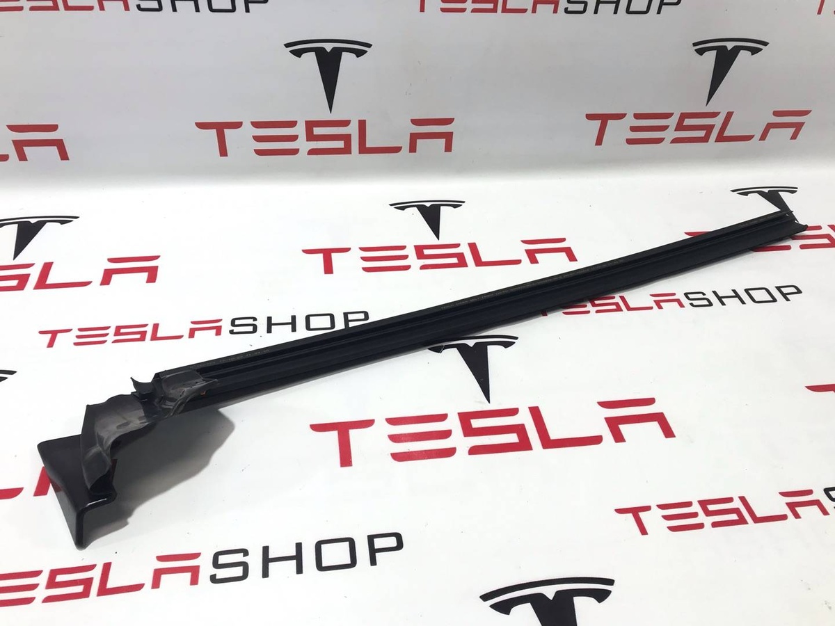 Уплотнитель к Tesla Model 3 2020