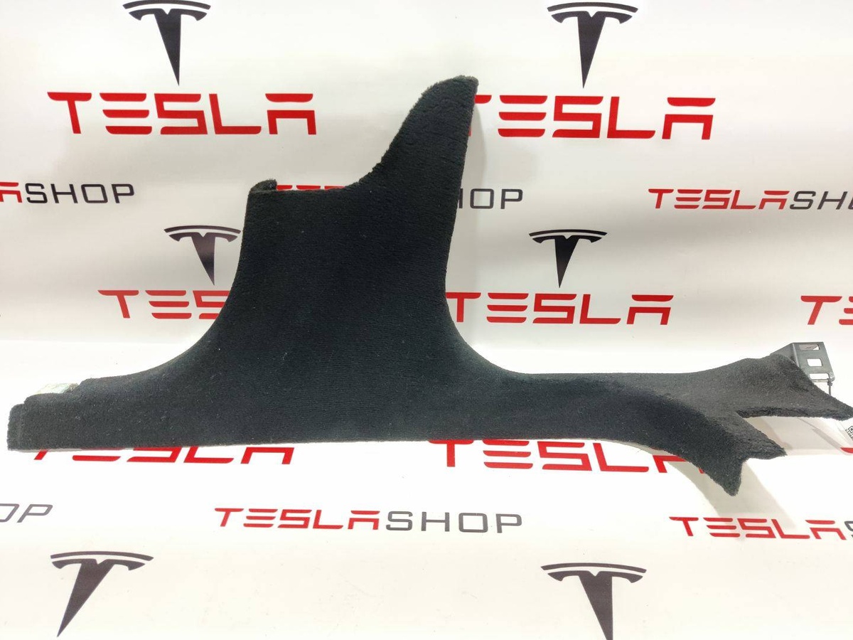 Обшивка стойки к Tesla Model S 2021