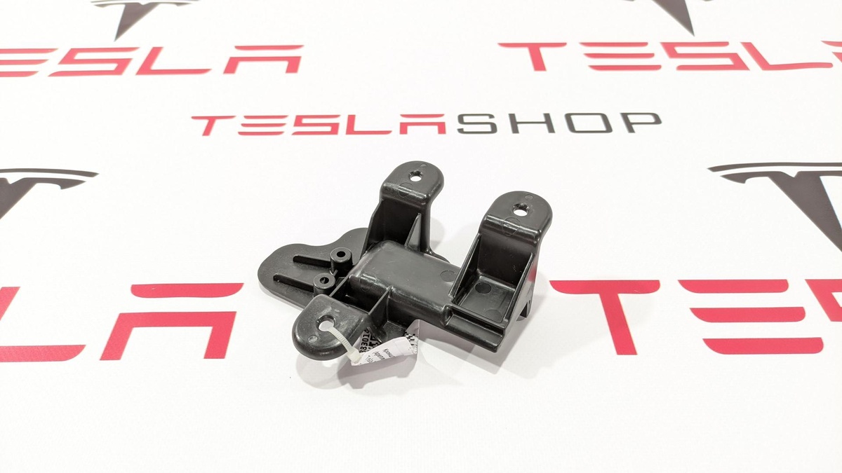 Кронштейн к Tesla Model S 2014