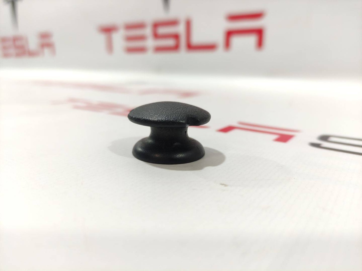 Клипса к Tesla Model S 2014