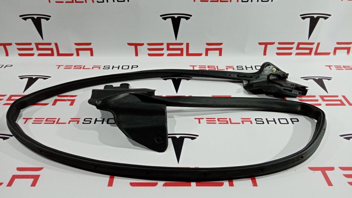 Уплотнитель к Tesla Model S 2015