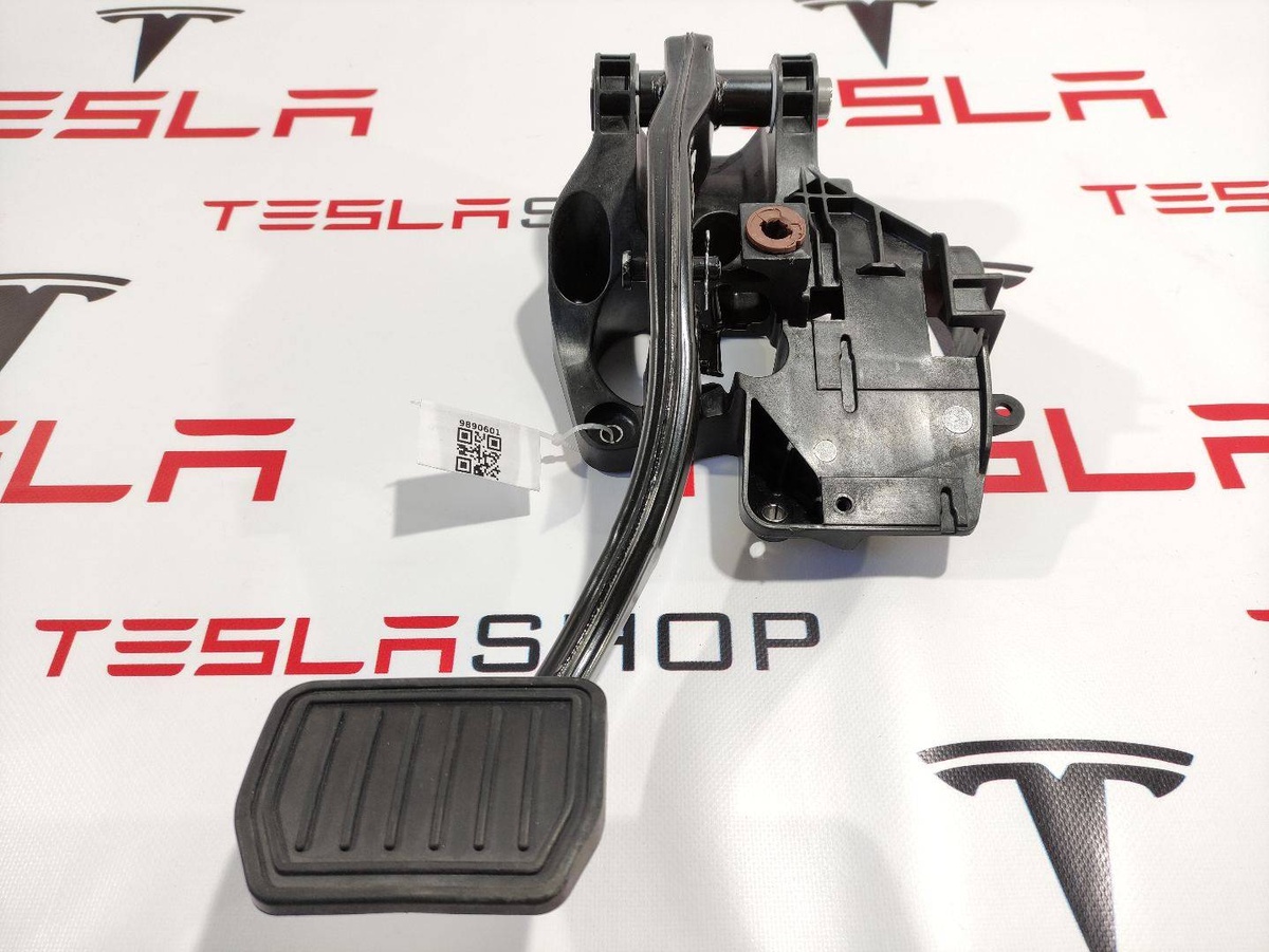 Педаль тормоза к Tesla Model 3 2020