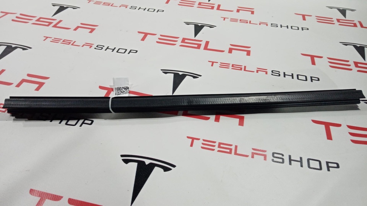 Уплотнитель к Tesla Model S 2012