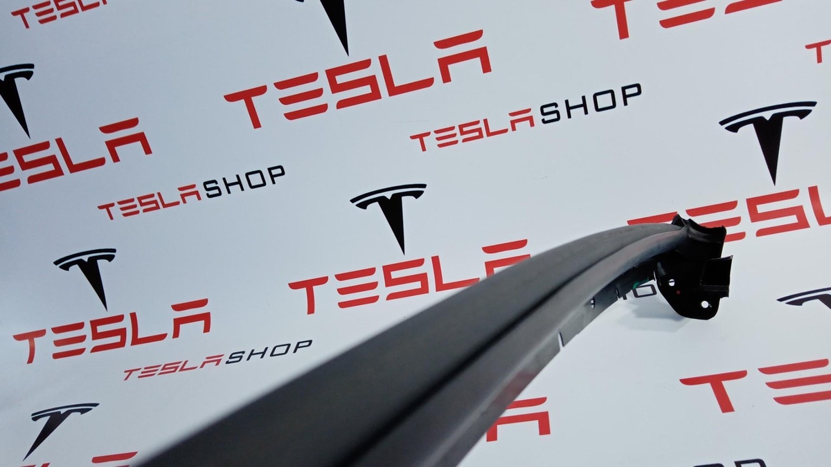 Уплотнитель к Tesla Model X 2020