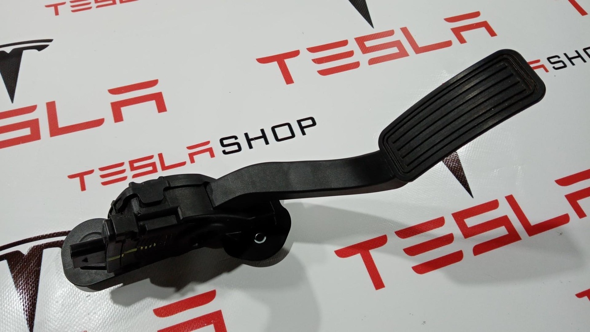 Педаль газа к Tesla Model S 2012