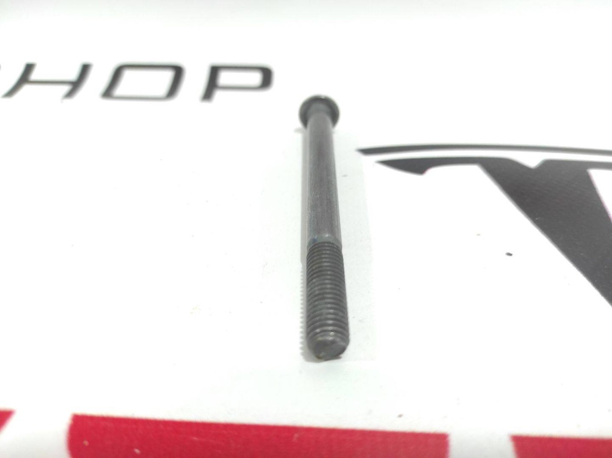 Болт к Tesla Model X 2018