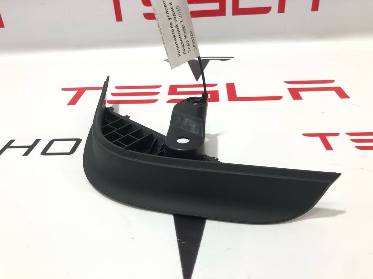 Уплотнитель к Tesla Model X 2019