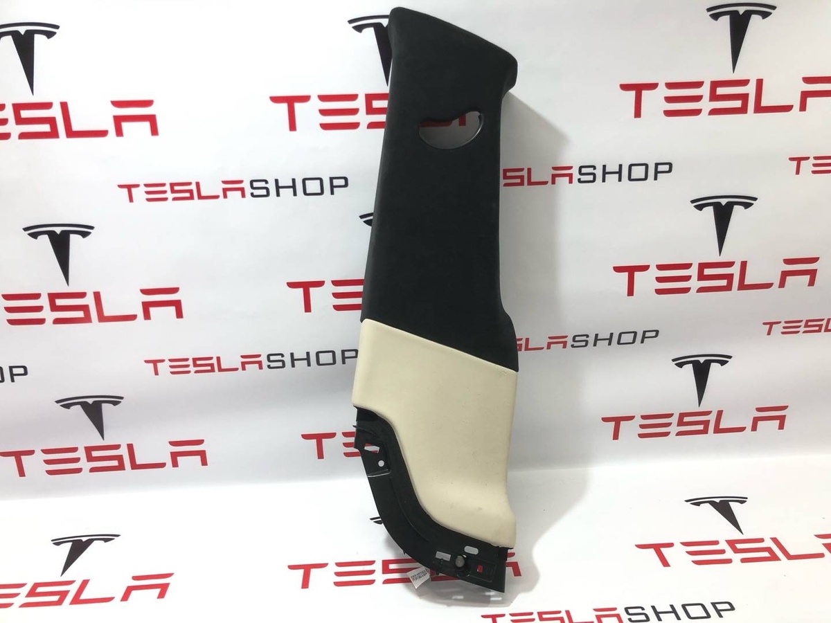 Обшивка стойки к Tesla Model S 2021