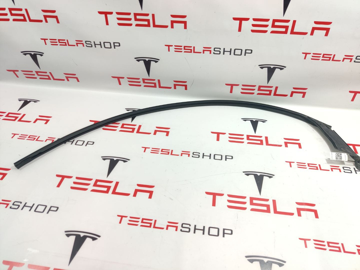 Уплотнитель к Tesla Model X 2016