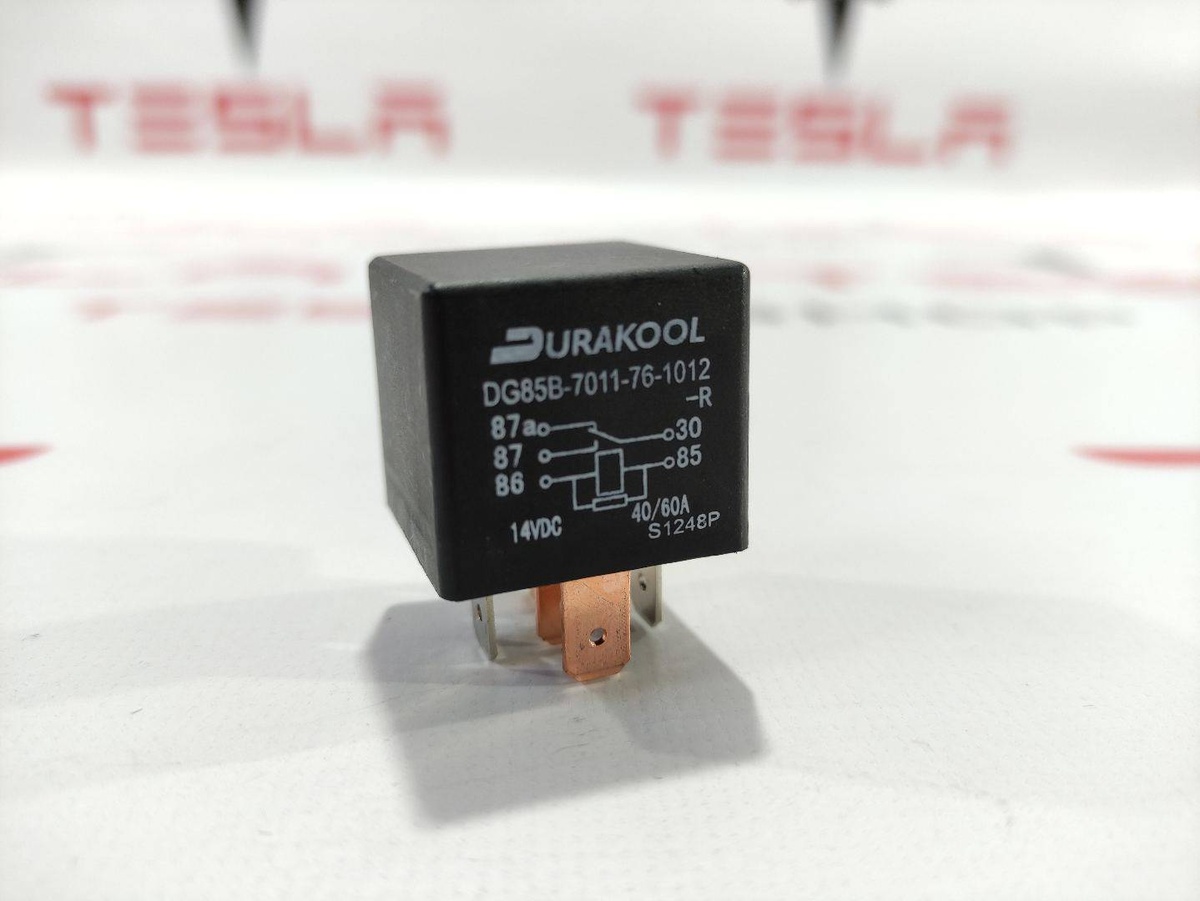 Блок предохранителей к Tesla Model S 2014