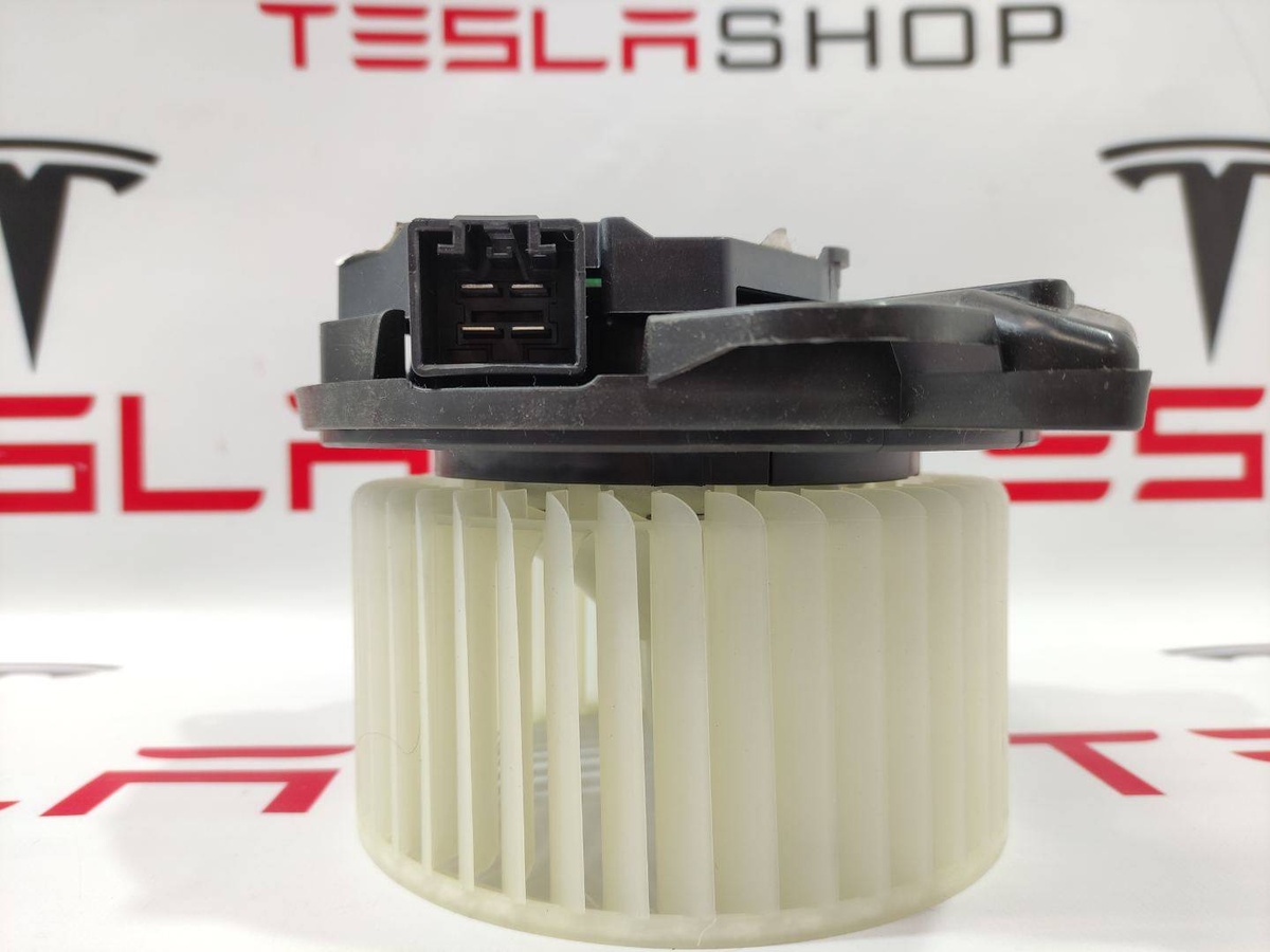 Моторчик печки к Tesla Model S 2022