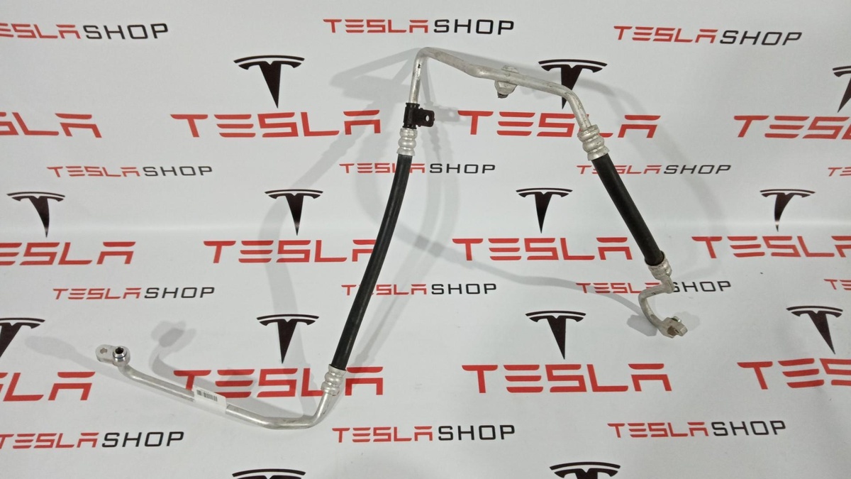 Трубка охлаждающей жидкости металлическая к Tesla Model S 2015
