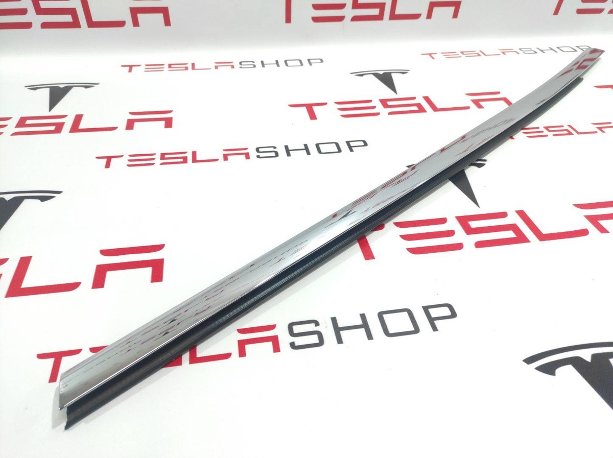Молдинг двери задней левой к Tesla Model S 2012