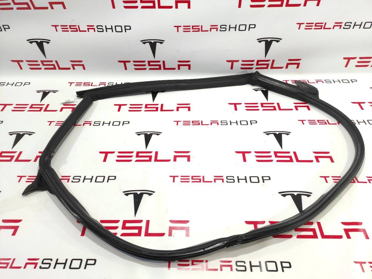 Уплотнитель к Tesla Model 3 2018