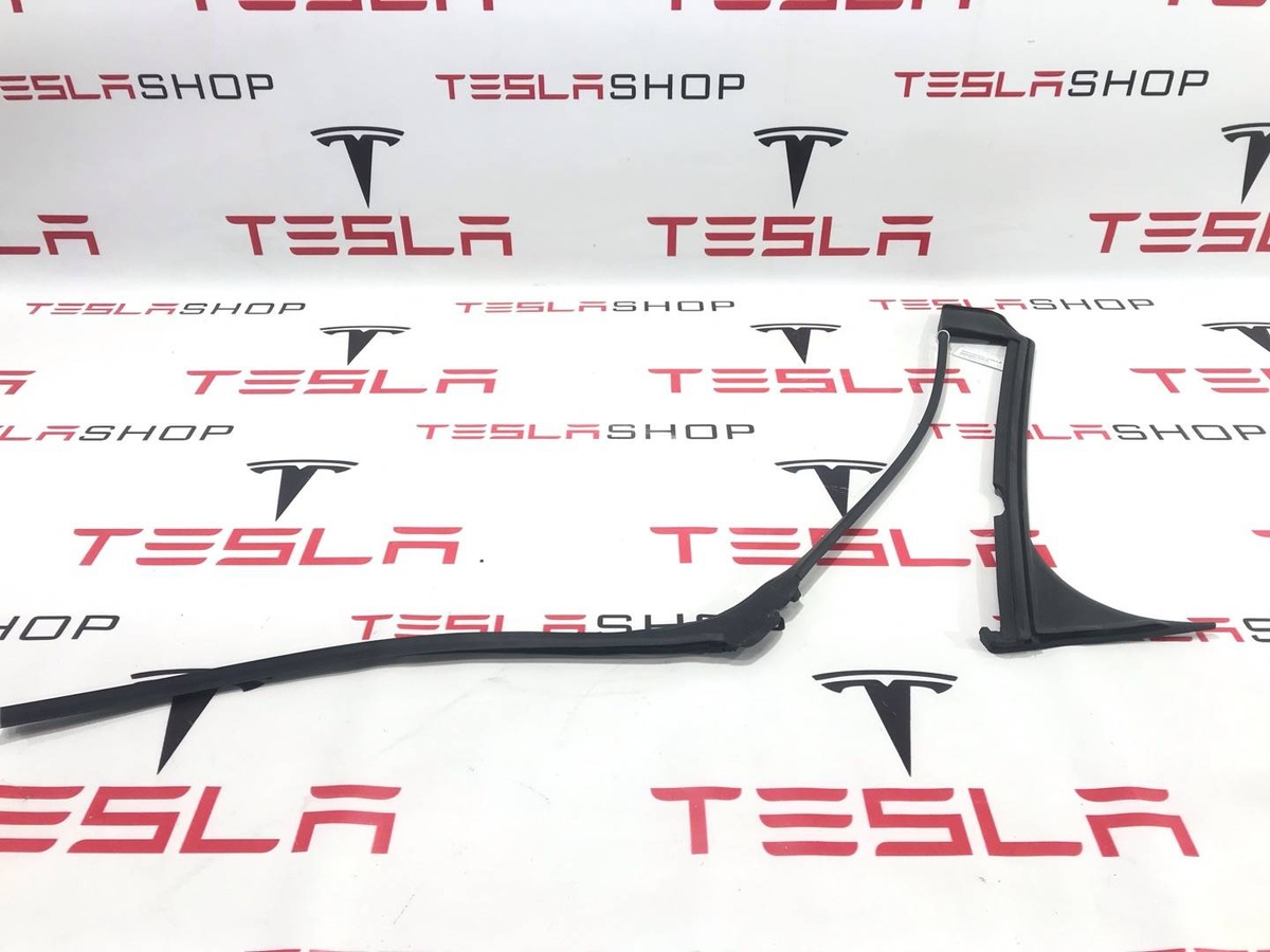 Уплотнитель к Tesla Model X 2017